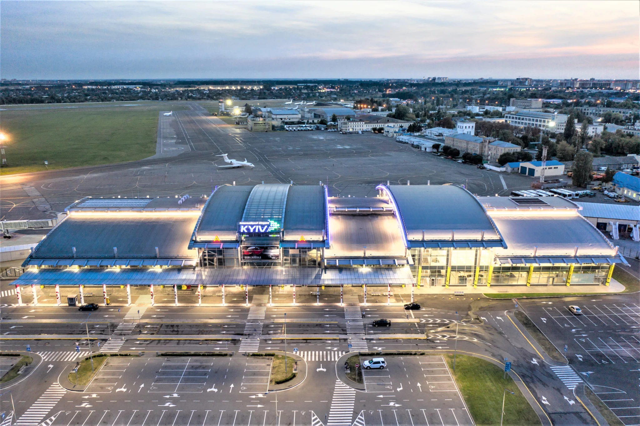 mizhnarodnyj aeroport kyyiv zhulyan denys kostrzhevskyj
